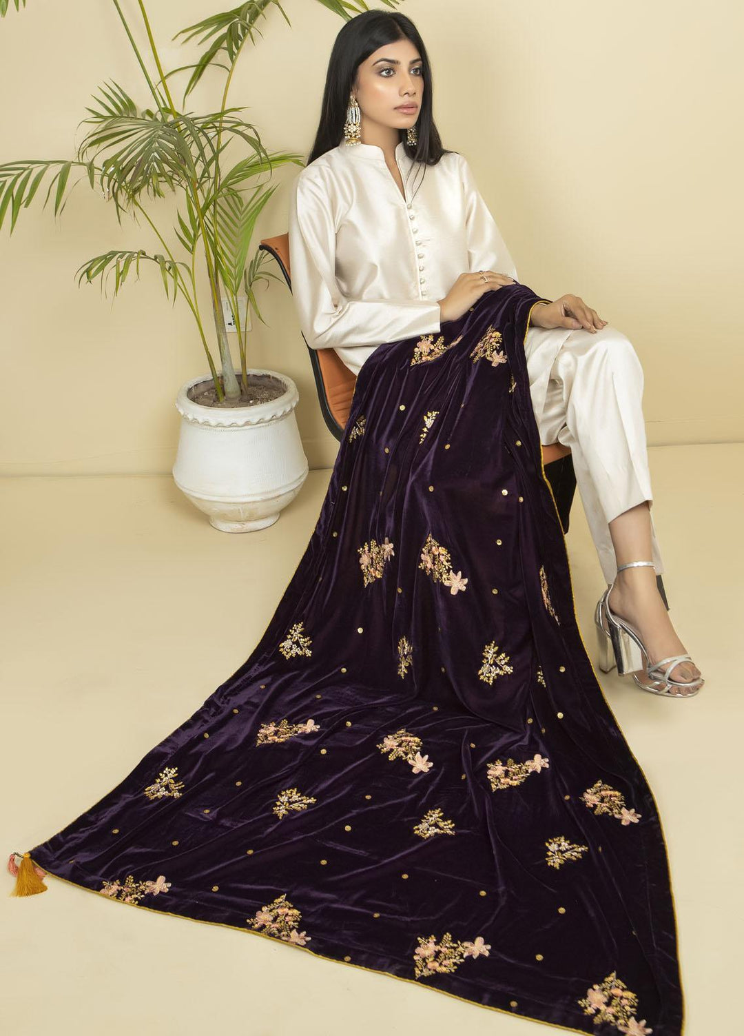 Kross Kulture Embroidered Velvet  Shawl KK21SBS KSH-21005 - Velvet Shawls