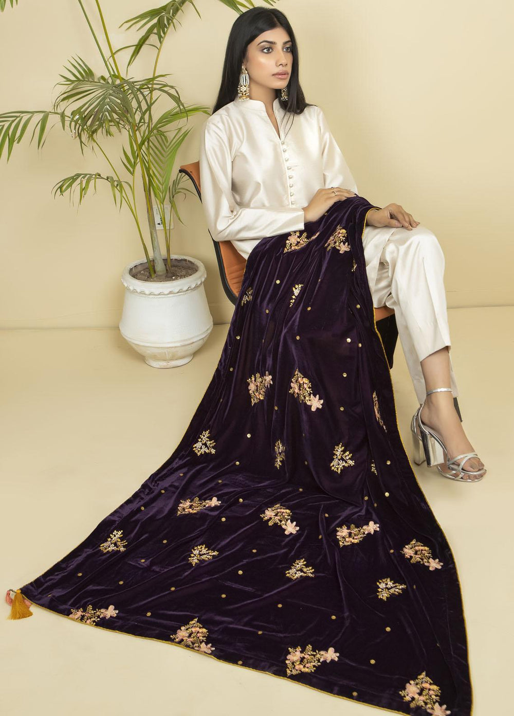 Kross Kulture Embroidered Velvet  Shawl KK21SBS KSH-21005 - Velvet Shawls