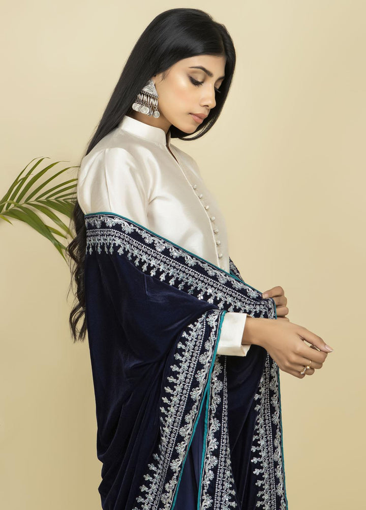 Kross Kulture Embroidered Velvet  Shawl KK21SBS KSH-21006 - Velvet Shawls