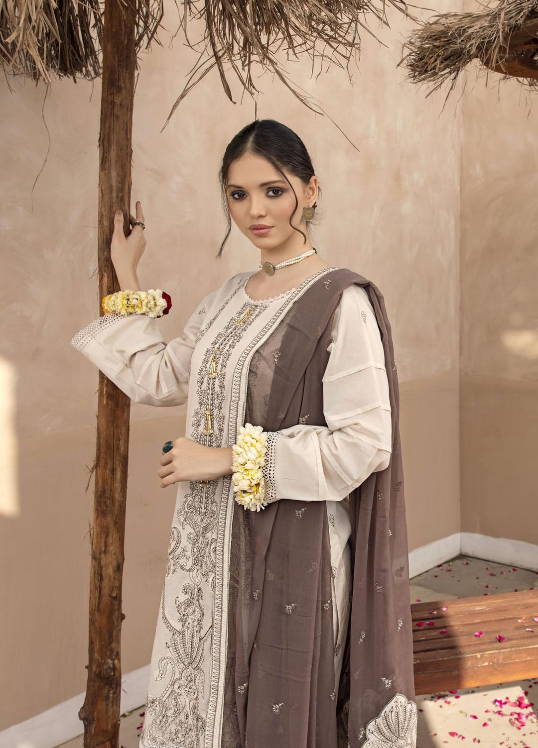 Laadli By Humdum Embroidered Lawn Suits Unstitched 3 Piece HD23L D-02 - Summer Collection