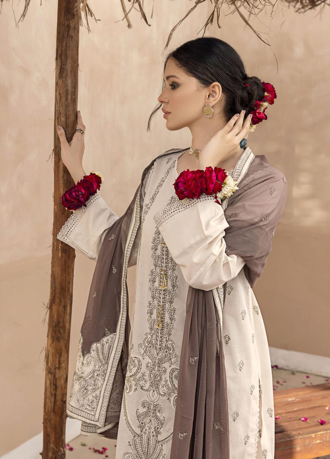 Laadli By Humdum Embroidered Lawn Suits Unstitched 3 Piece HD23L D-02 - Summer Collection