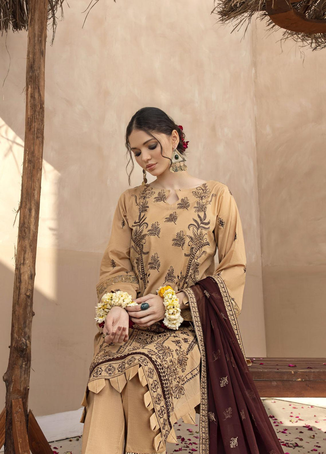 Laadli By Humdum Embroidered Lawn Suits Unstitched 3 Piece HD23L D-04 - Summer Collection