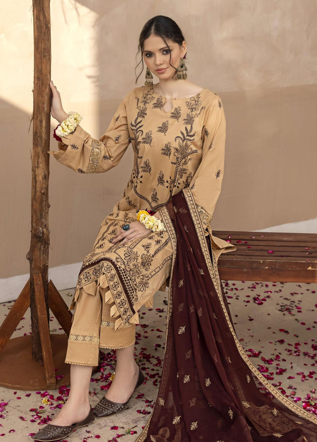 Laadli By Humdum Embroidered Lawn Suits Unstitched 3 Piece HD23L D-04 - Summer Collection