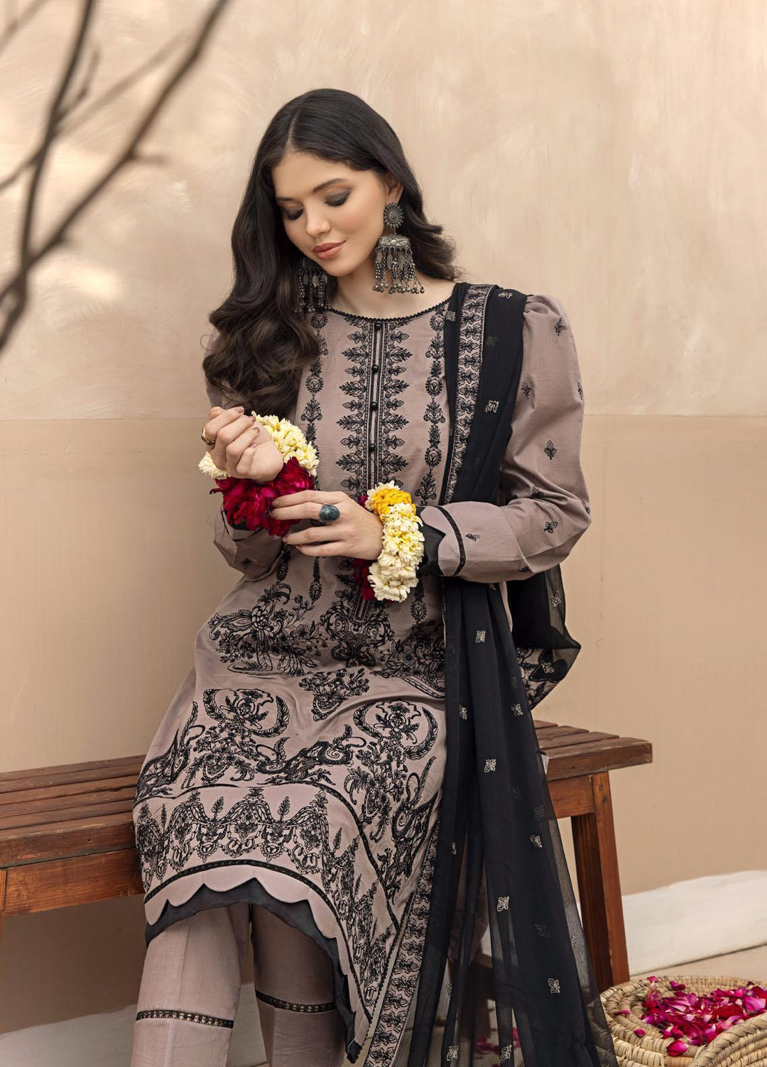 Laadli By Humdum Embroidered Lawn Suits Unstitched 3 Piece HD23L D-08 - Summer Collection
