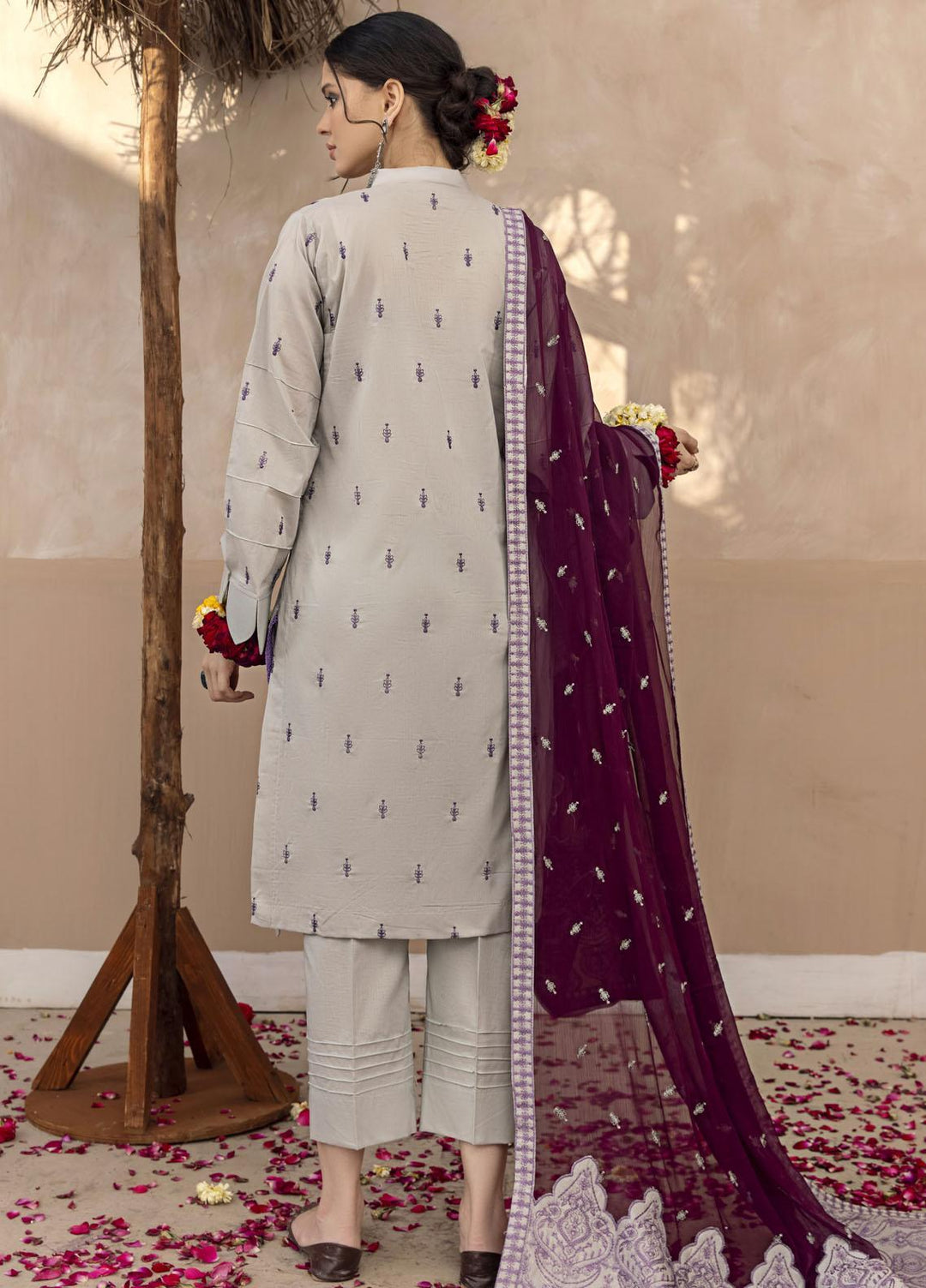 Laadli By Humdum Embroidered Lawn Suits Unstitched 3 Piece HD23L D-10 - Summer Collection