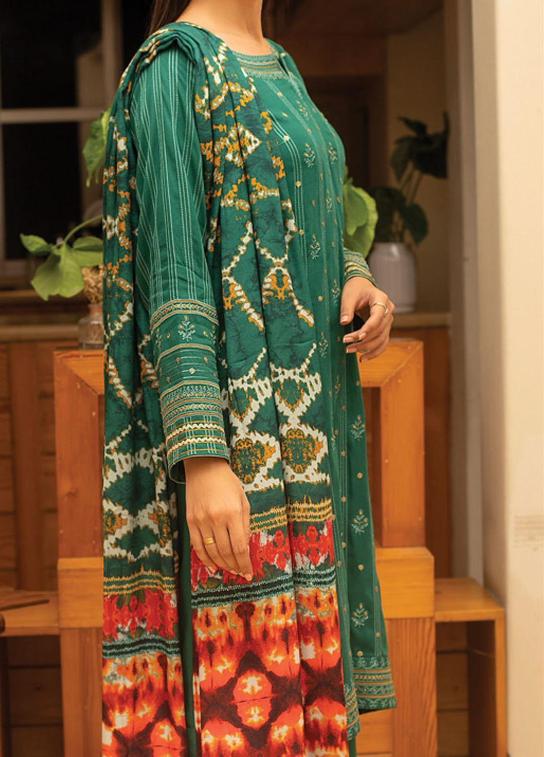 Lakhany Embroidered Cottel Suits Unstitched 3 Piece LSM21W WCC-5022 - Winter Collection