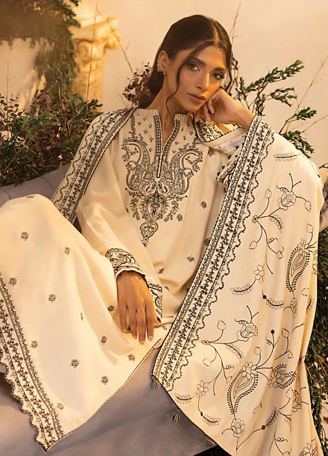 Lakhany Embroidered Wool Suit Unstitched 3 Piece LSM24CU LG-SK-0238 - Winter Collection
