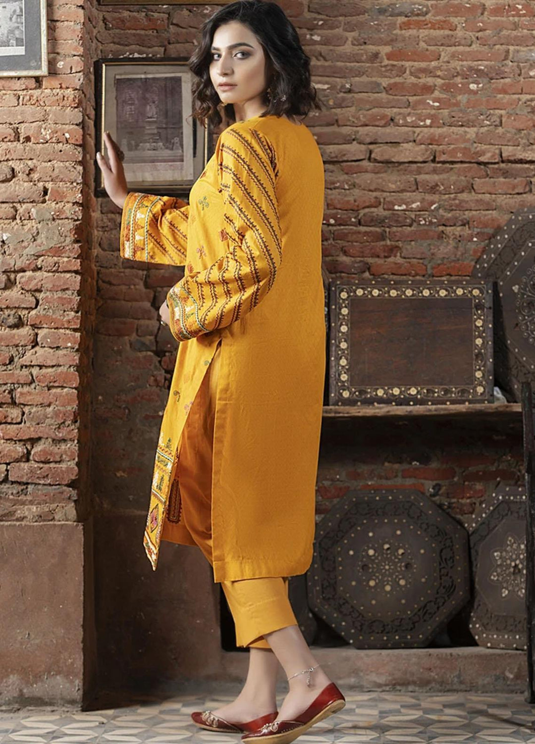 Komal By Lakhany Embroidered Lawn Suits Unstitched 2 Piece LSM21KE EC-2181 - Summer Collection