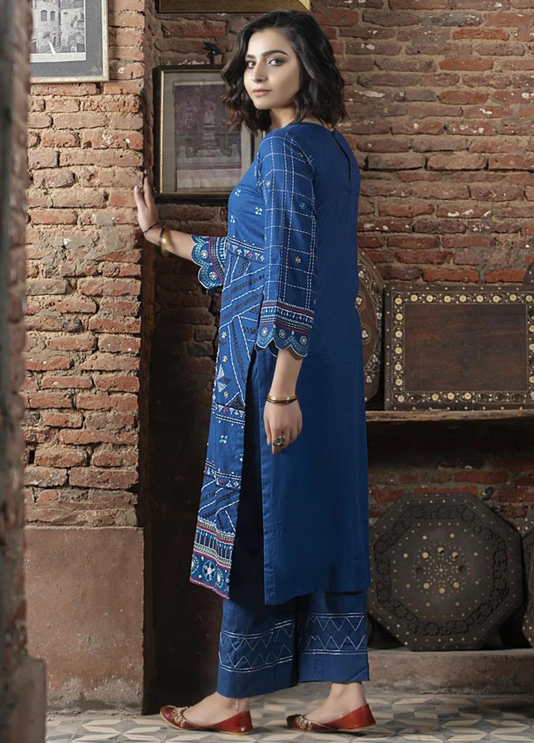 Komal By Lakhany Embroidered Lawn Suits Unstitched 2 Piece LSM21KE EC-2182 - Summer Collection