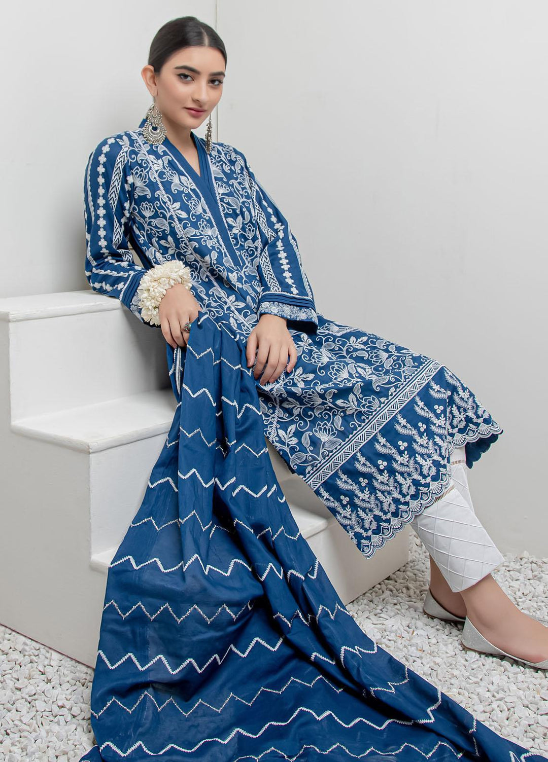 Lakhany Embroidered Lawn Suits Unstitched 3 Piece LSM21LK LEC-8027 - Festive Collection