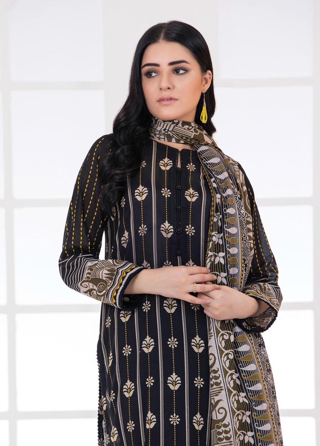 Monochrome By Lakhany Printed Lawn Suits Unstitched 3 Piece LSM22BW MCP-7016 - Black & White Collection