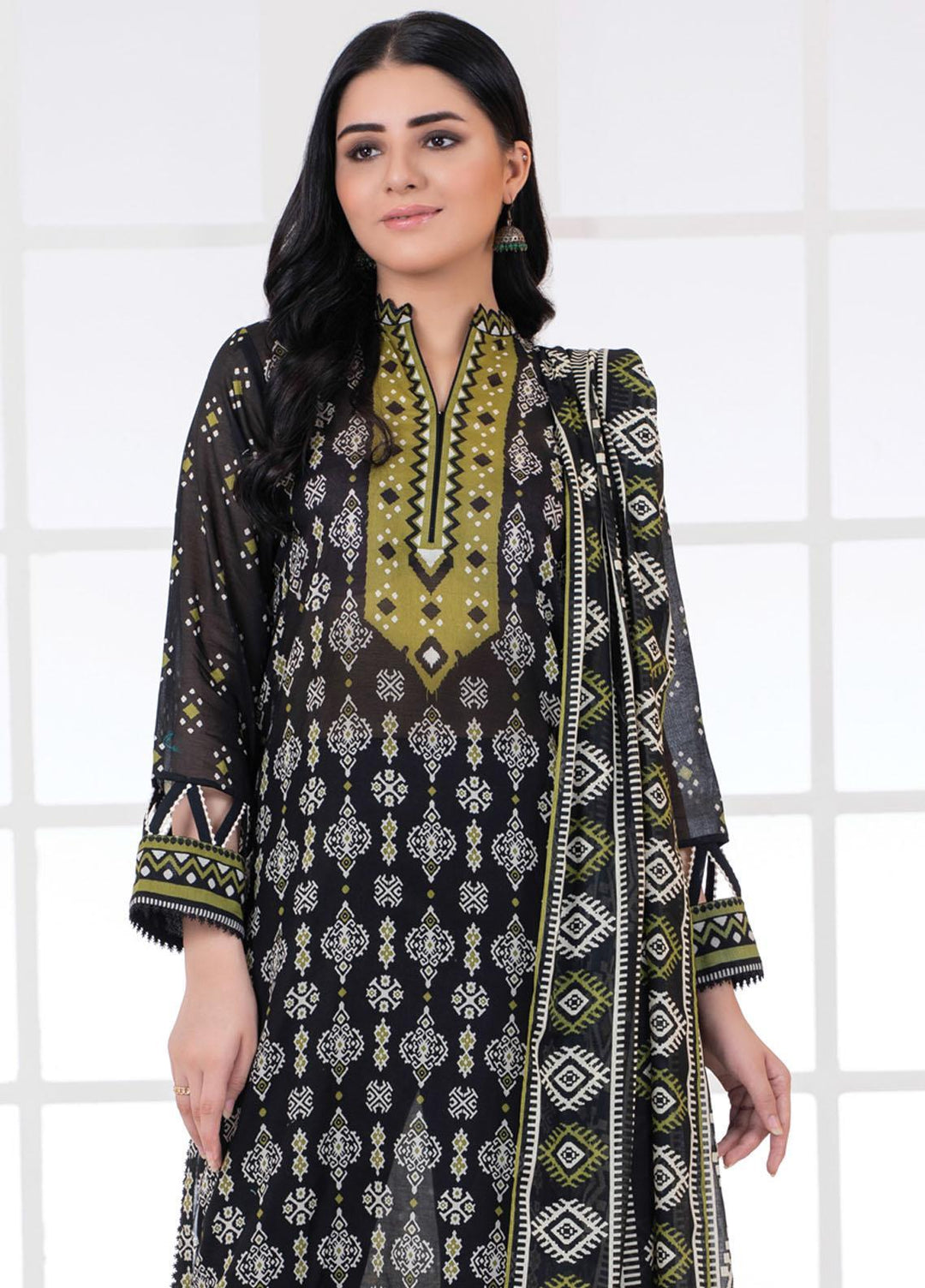Monochrome By Lakhany Printed Lawn Suits Unstitched 3 Piece LSM22BW MCP-7017 - Black & White Collection