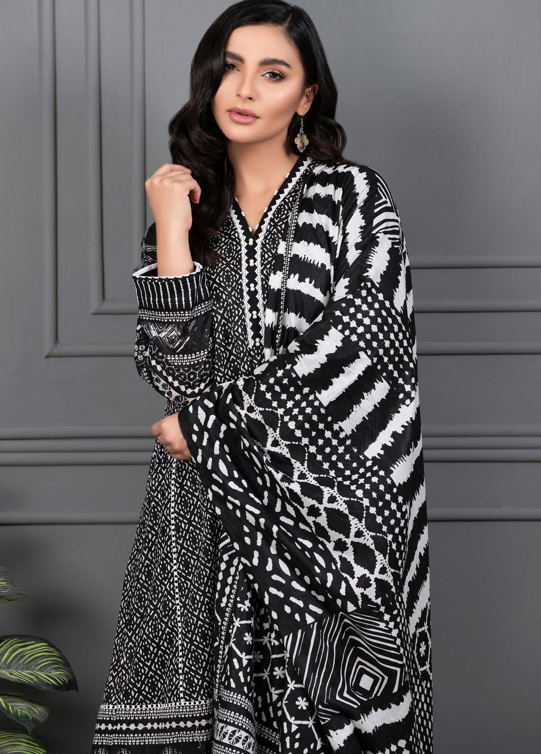 Monochrome By Lakhany Printed Lawn Suits Unstitched 3 Piece LSM21M 7015 - Summer Collection