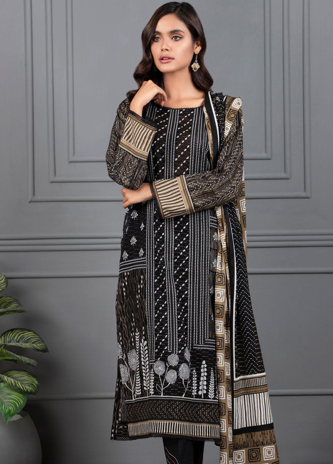 Monochrome By Lakhany Printed Lawn Suits Unstitched 3 Piece LSM21M 7018 - Summer Collection