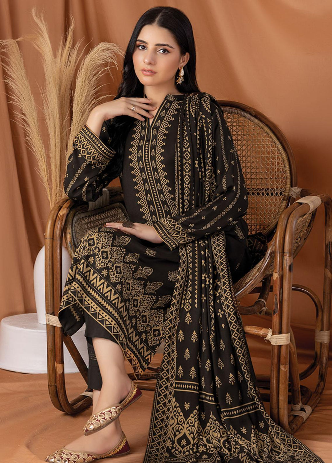 Lakhany Printed Pashmina Suits Unstitched 3 Piece LSM22P PPC-302-B - Winter Collection