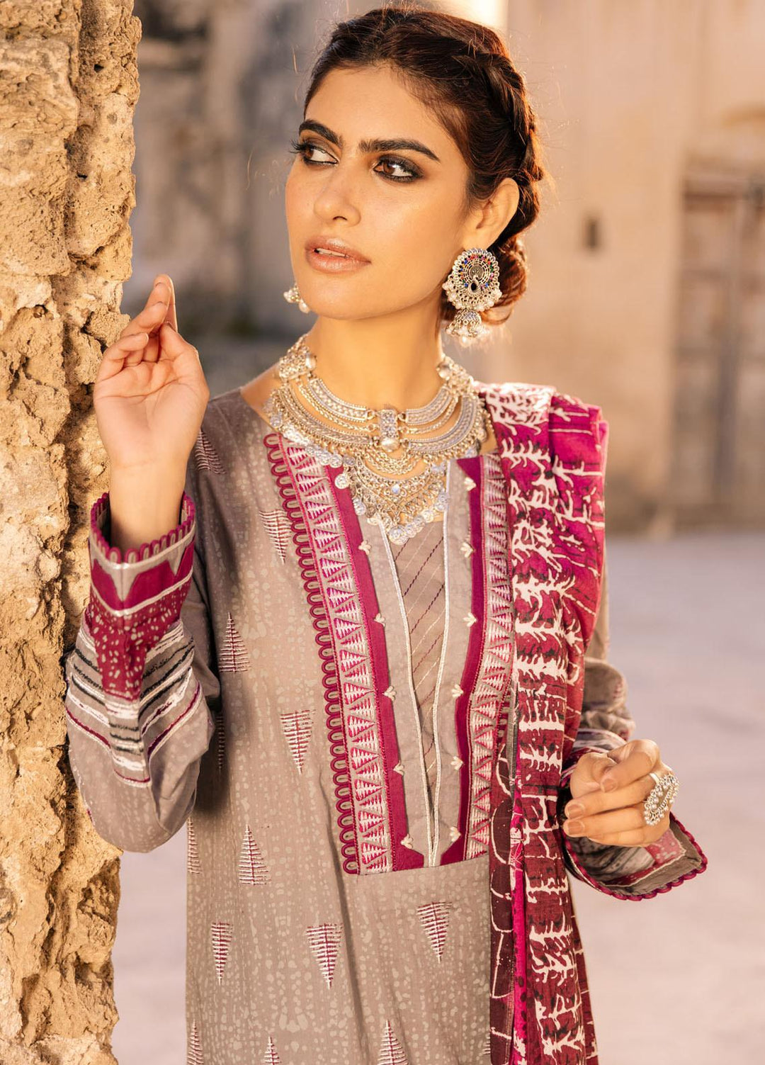 Lakhany Embroidered Lawn Suits Unstitched 3 Piece LSM21S BP-2044 - Summer Collection