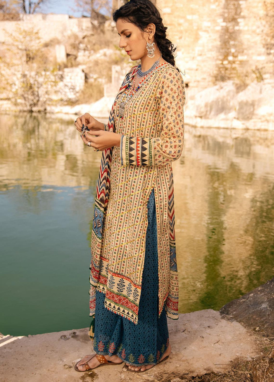 Lakhany Embroidered Lawn Suits Unstitched 3 Piece LSM21S SG-2109 - Summer Collection