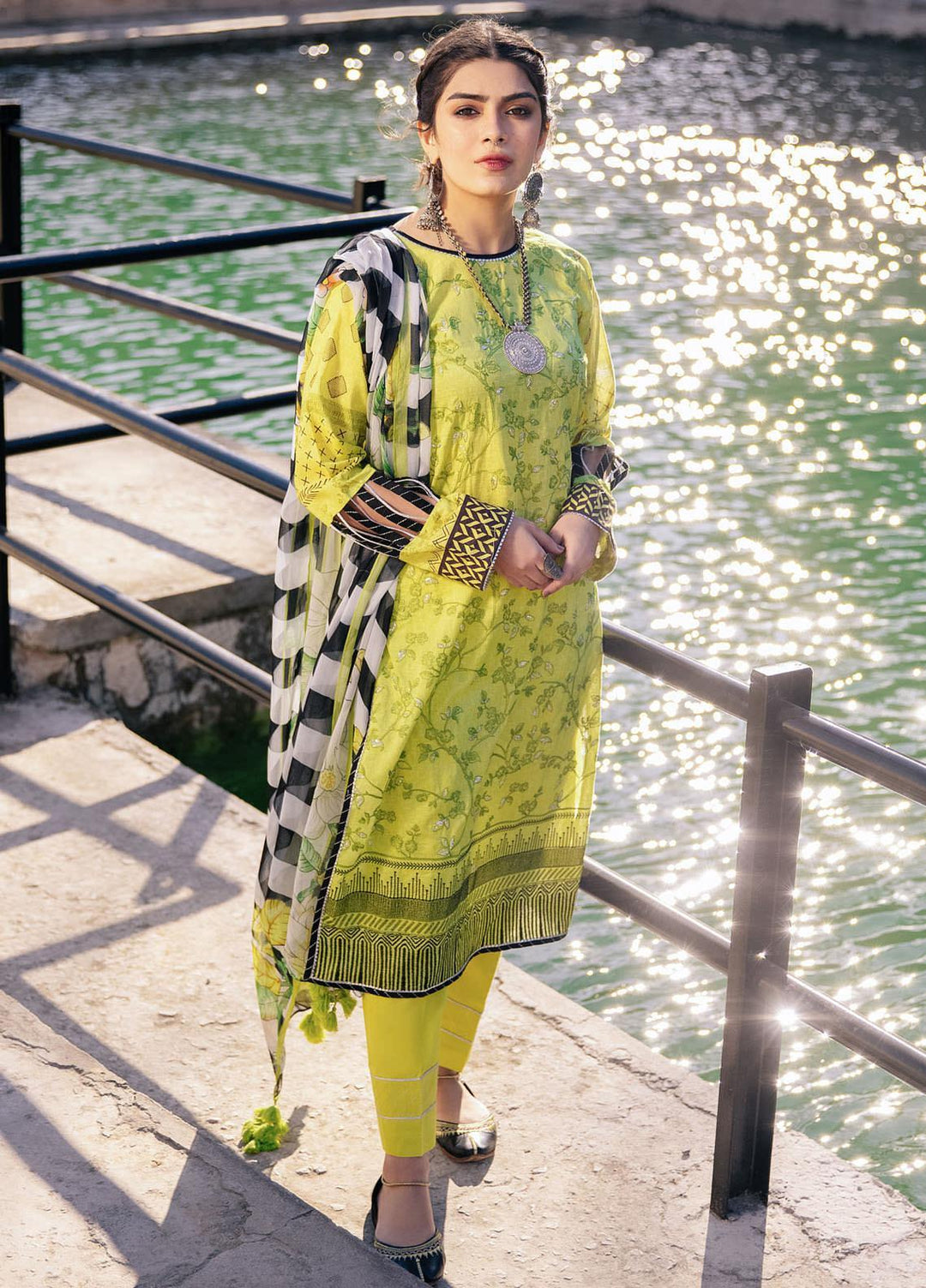 Lakhany Embroidered Lawn Suits Unstitched 3 Piece LSM21S SG-2110 - Summer Collection