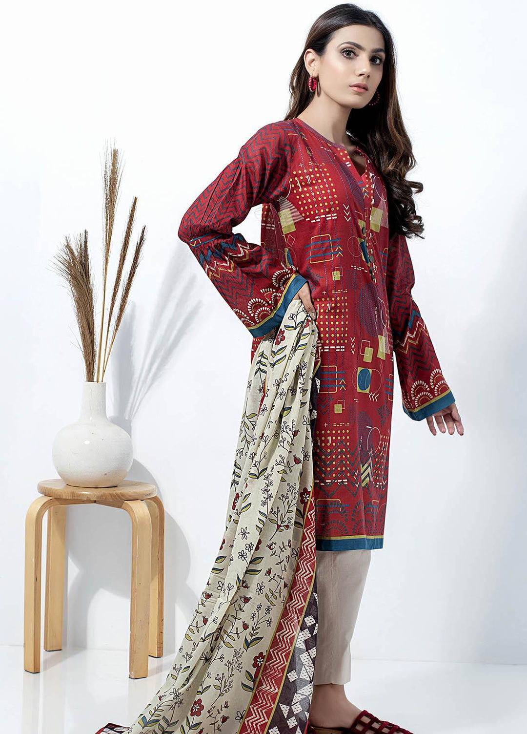 Lakhany Printed Lawn Suits Unstitched 2 Piece LSM21SP SD-2141 - Summer Collection