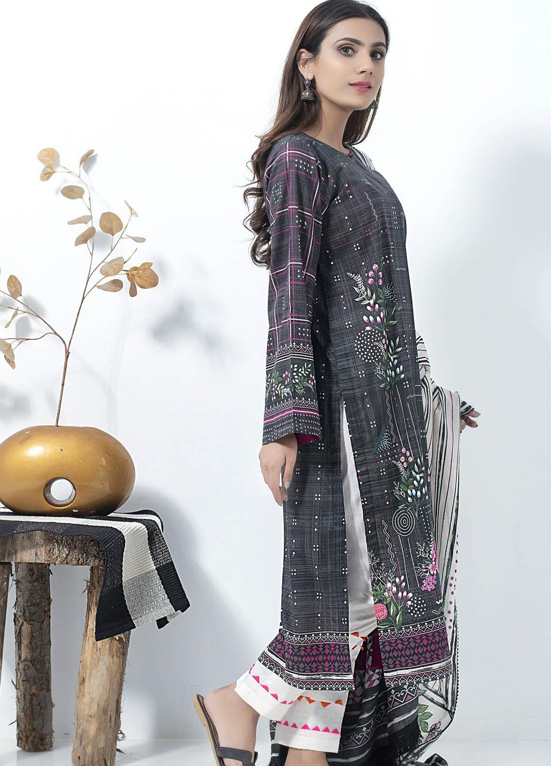 Lakhany Printed Lawn Suits Unstitched 2 Piece LSM21SP SD-2150 - Summer Collection