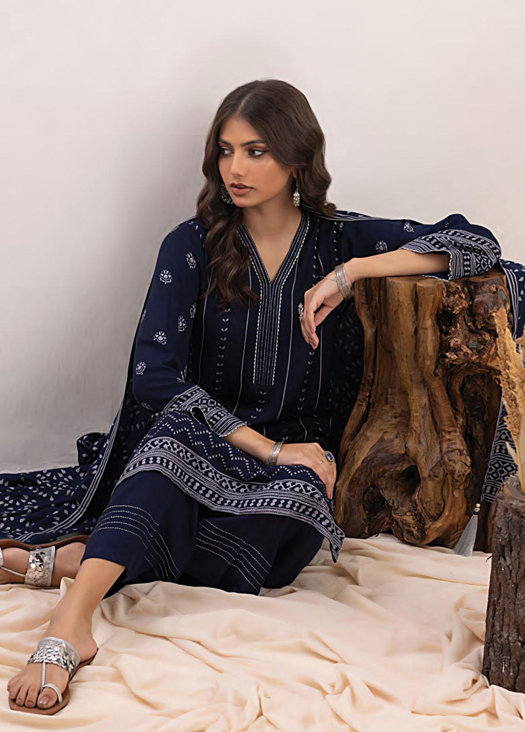 Lakhany Printed Pashmina Suits Unstitched 3 Piece LSM23PP LG-SR-0148-A - Winter Collection