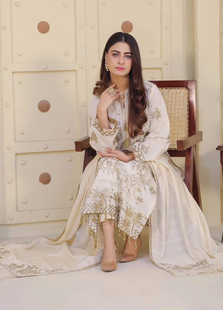 Lamorado Embroidered Cotton Suits Unstitched 4 Piece LMD25UF LWSU-25FE302 - Festive Collection