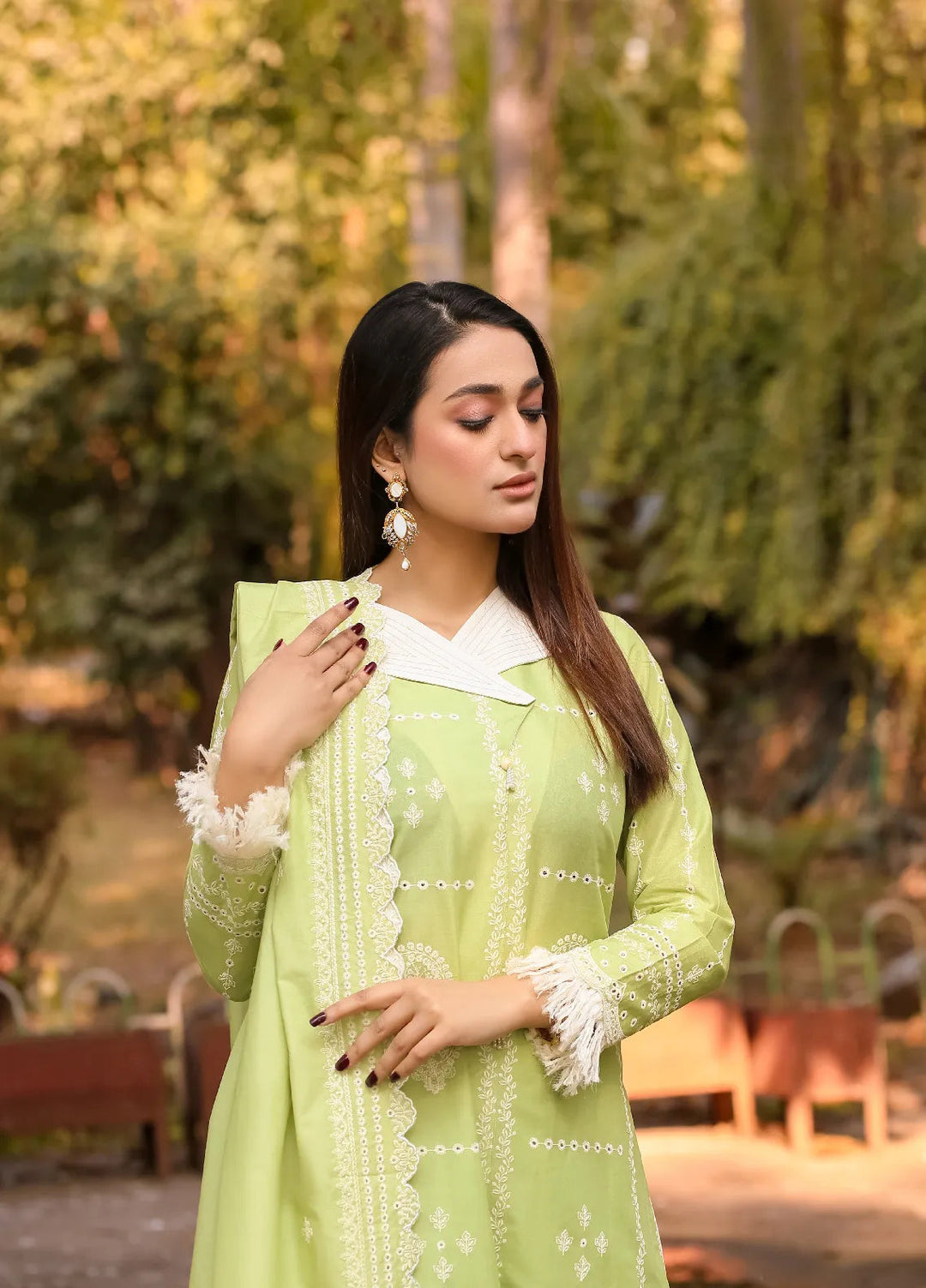 Lamorado Embroidered Lawn Suits Unstitched 3 Piece LMD25UC LWSU-25CK301 - Summer Collection