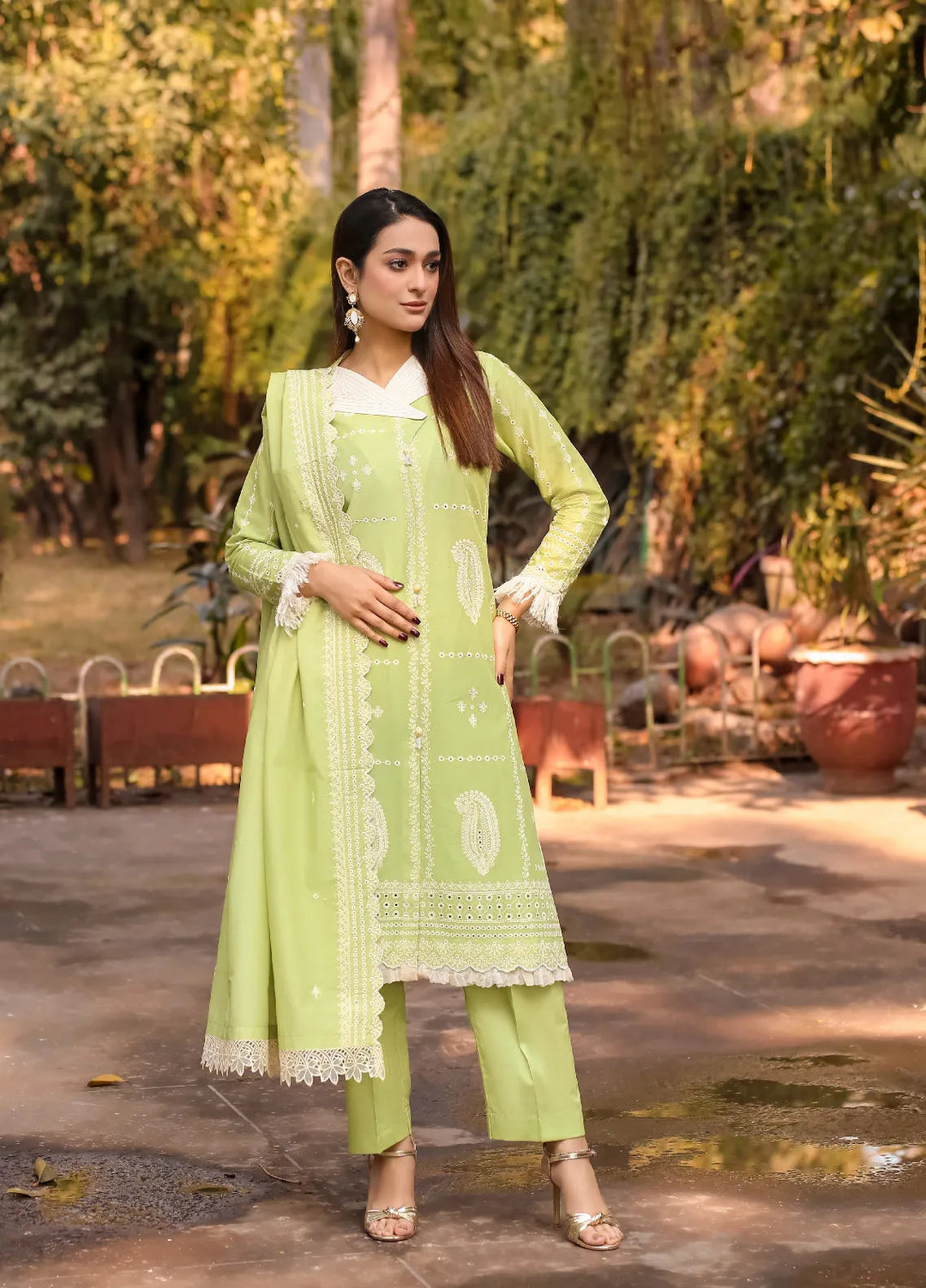 Lamorado Embroidered Lawn Suits Unstitched 3 Piece LMD25UC LWSU-25CK301 - Summer Collection