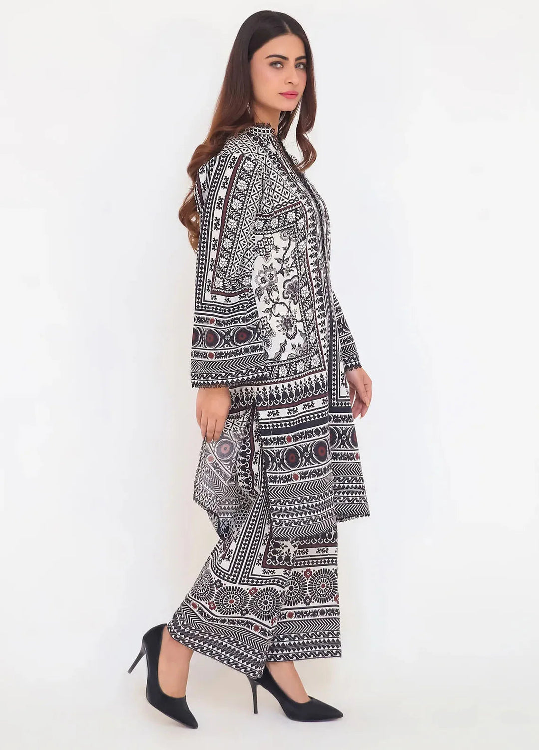 Lamorado Printed Lawn Suit Unstitched 2 Piece LMD25LP LWSU-25P202 - Summer Collection