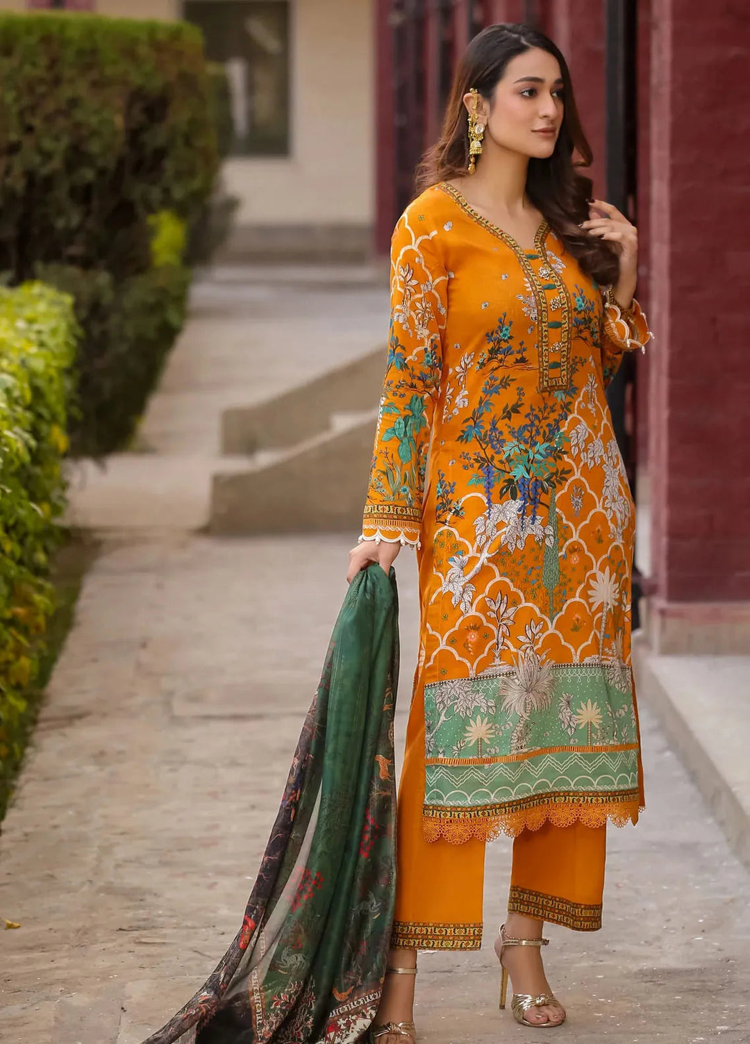 Lamorado Printed Lawn Suit Unstitched 3 Piece LMD25LP LWSU-25P301 - Summer Collection