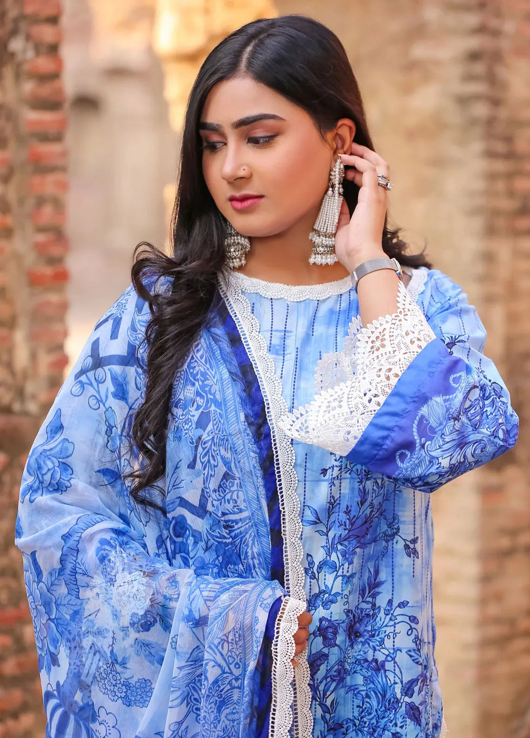 Lamorado Printed Lawn Suit Unstitched 3 Piece LMD25LP LWSU-25P303 - Summer Collection