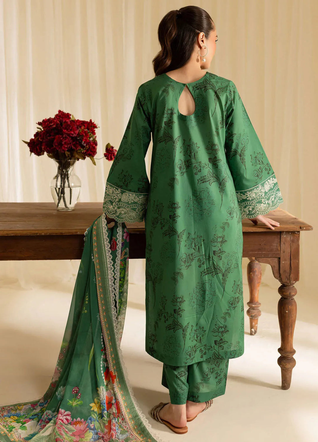 Leila by Mahnur Embroidered Lawn Suits Unstitched 3 Piece MN24LP D-10 Verdant - Summer Collection