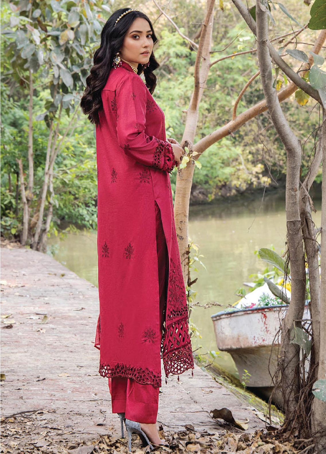 Maah Rukh By Humdum Embroidered Lawn Suits Unstitched 3 Piece HD23MR D-05 - Summer Collection