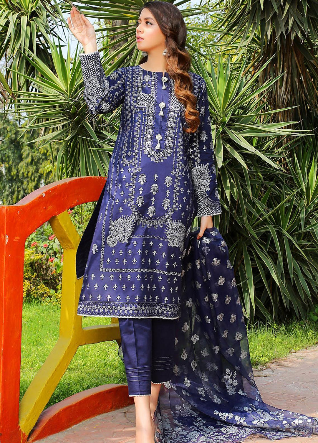 Madame Ready to Wear  Lawn 3 Piece Suit MDM22PE 2465
