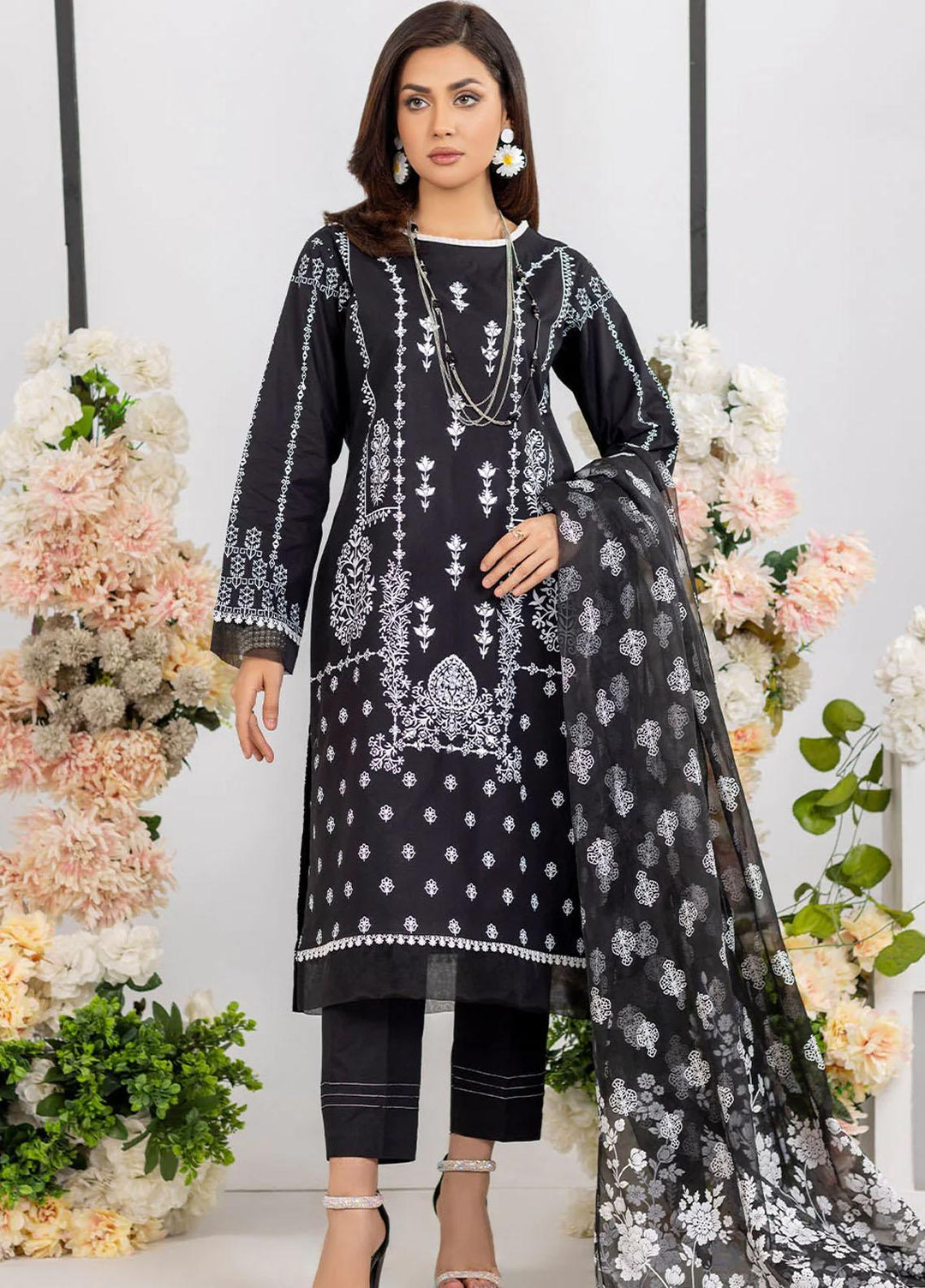 Madame Luxury Pret  Lawn 3 Piece Suit 2590