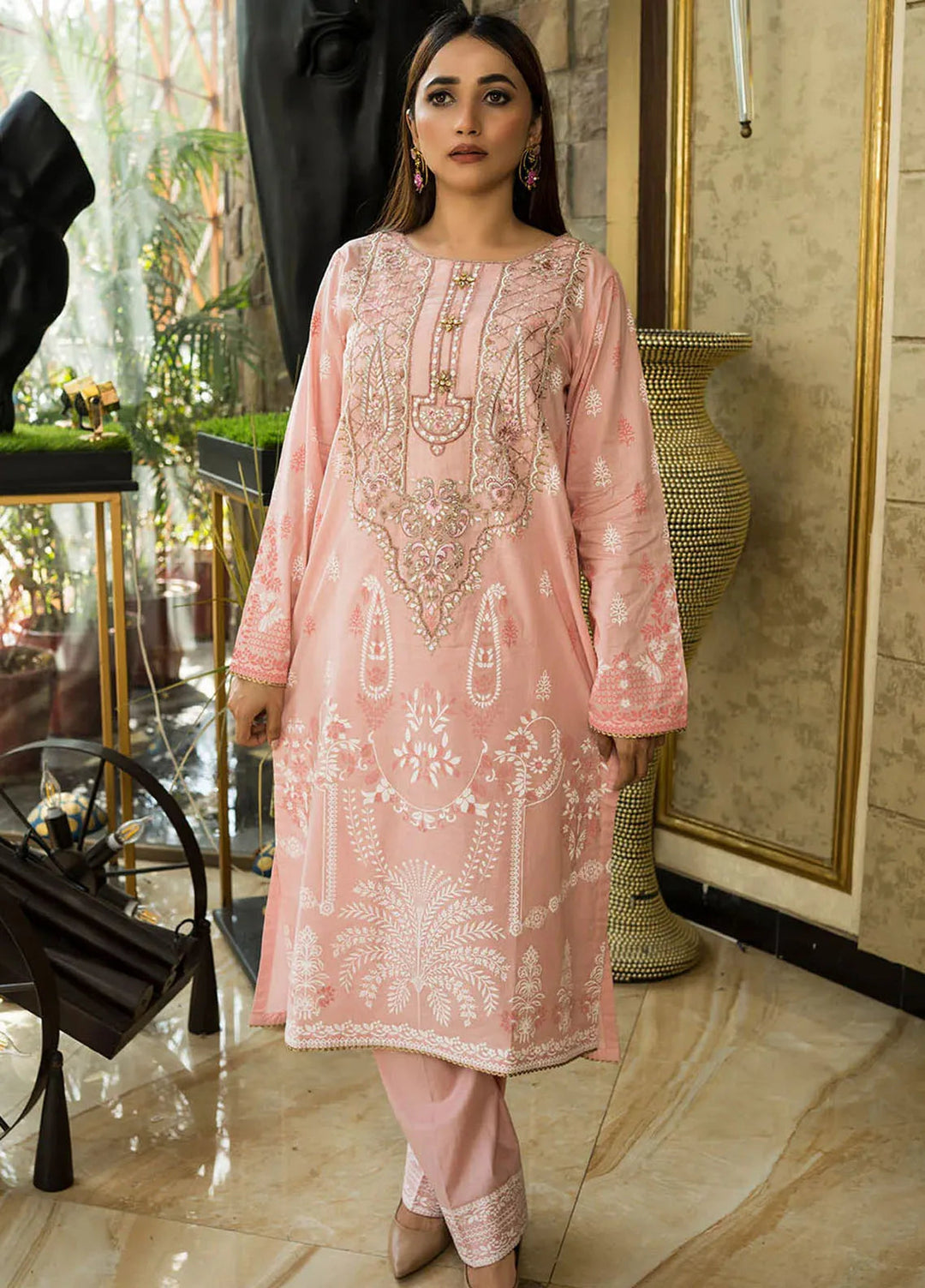 Madame Pret Embroidered Lawn 3 Piece 2708