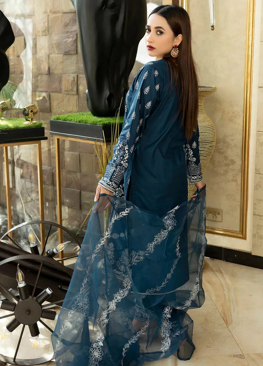 Madame Pret Embroidered Lawn 3 Piece 2712