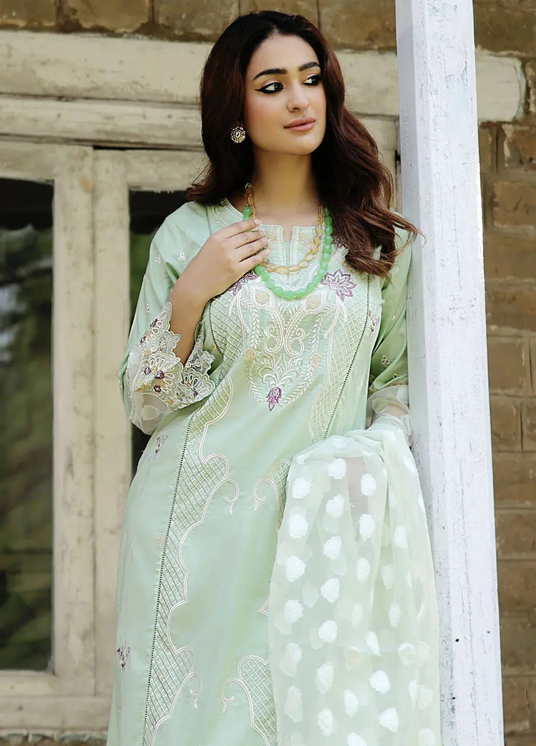 Madame Pret Embroidered Lawn 3 Piece 2715