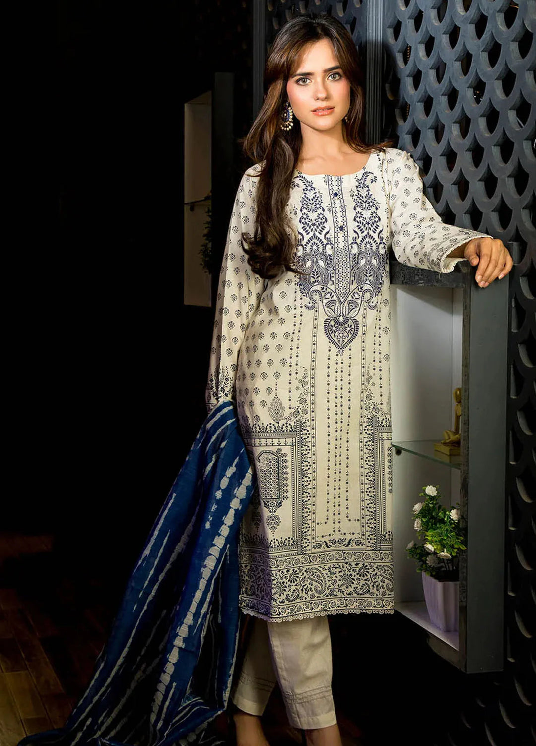 Madame Pret Embroidered Lawn 3 Piece 7025
