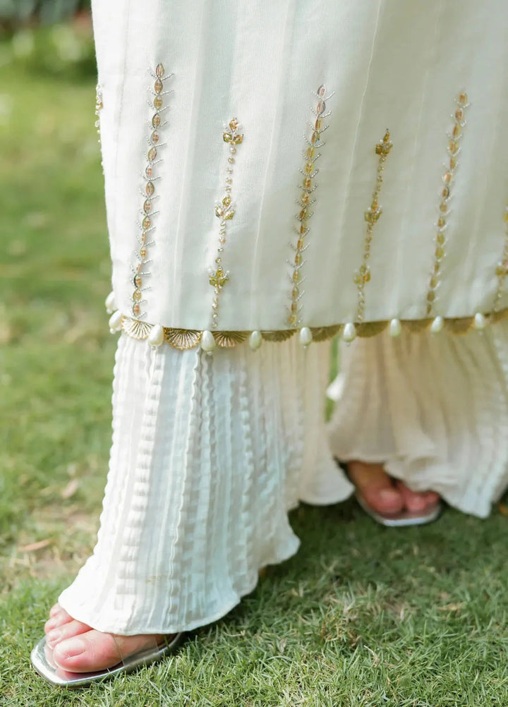 Maham Sultan Pret Embroidered 3 Piece Suit Sitara