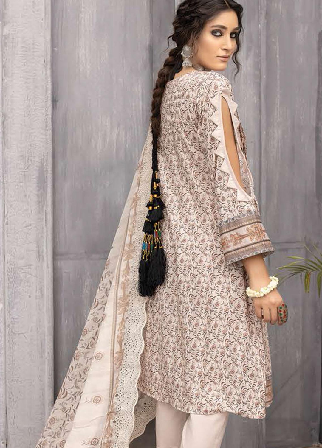 Mahee's By Riaz Arts Embroidered Chikankari Suits Unstitched 3 Piece RA22MM DE-06 - Festive Collection