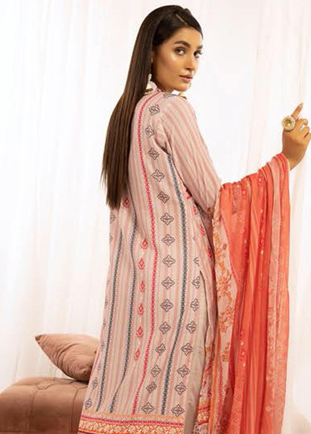 Mahee's By Riaz Arts Chikankari Karandi Suits Unstitched 3 Piece RA22MK 06 - Winter Collection