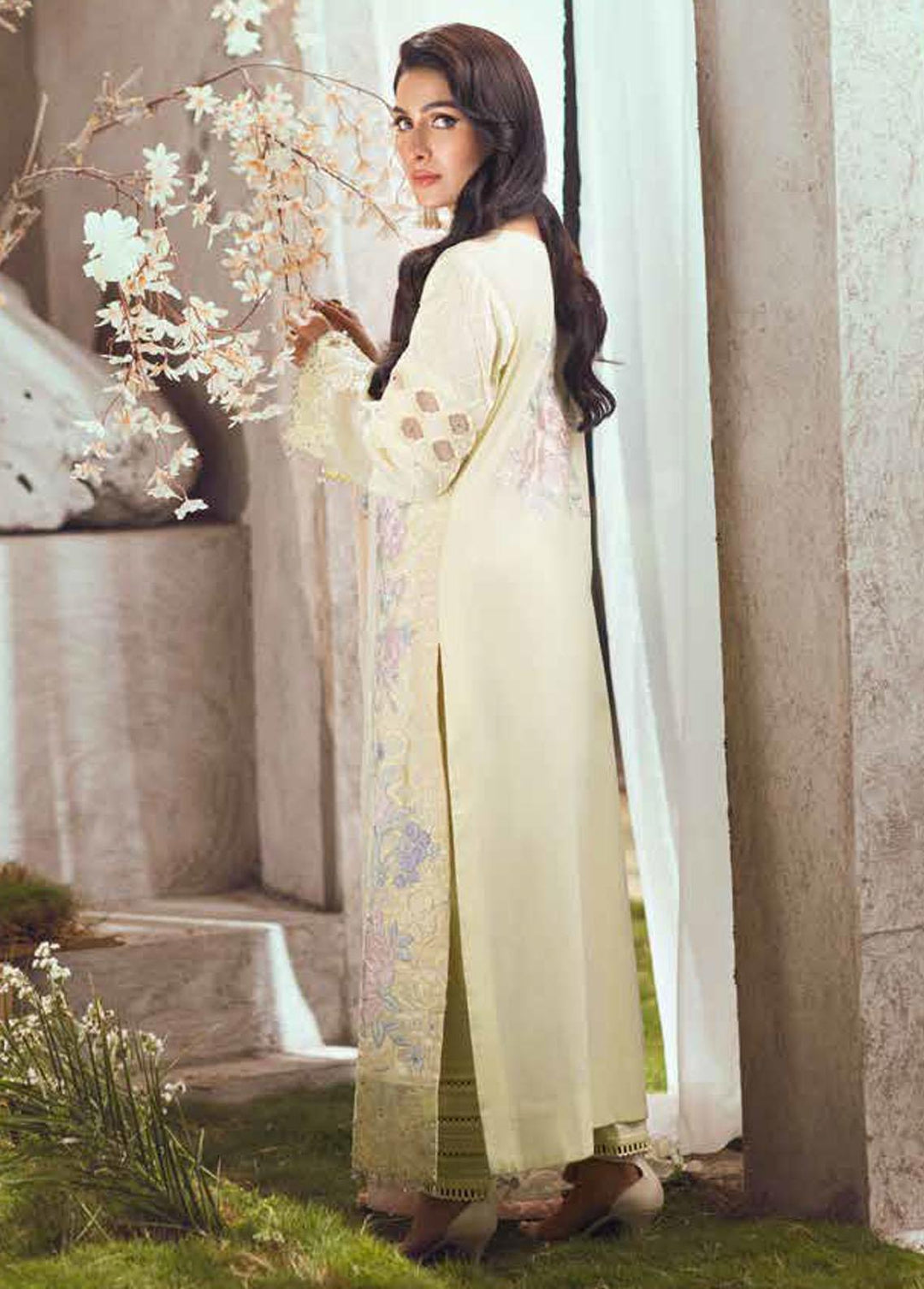 Mahiymaan by Al Zohaib Embroidered Lawn Suits Unstitched 3 Piece MAH23L M03 FLORAL ENCHANT - Summer Collection