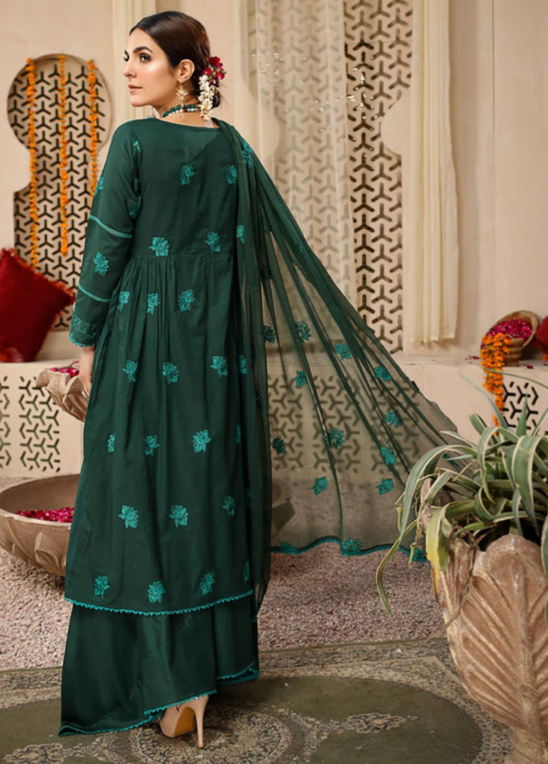 Breeze By Mahnur Embroidered Lawn Suits Unstitched 3 Piece MN22B ML-10 - Luxury Collection