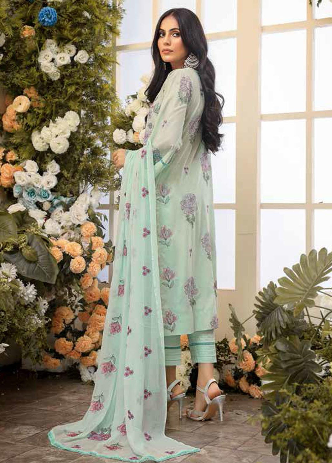 Breeze By Mahnur Embroidered Lawn Suits Unstitched 3 Piece MN22LB ML-05 - Luxury Collection