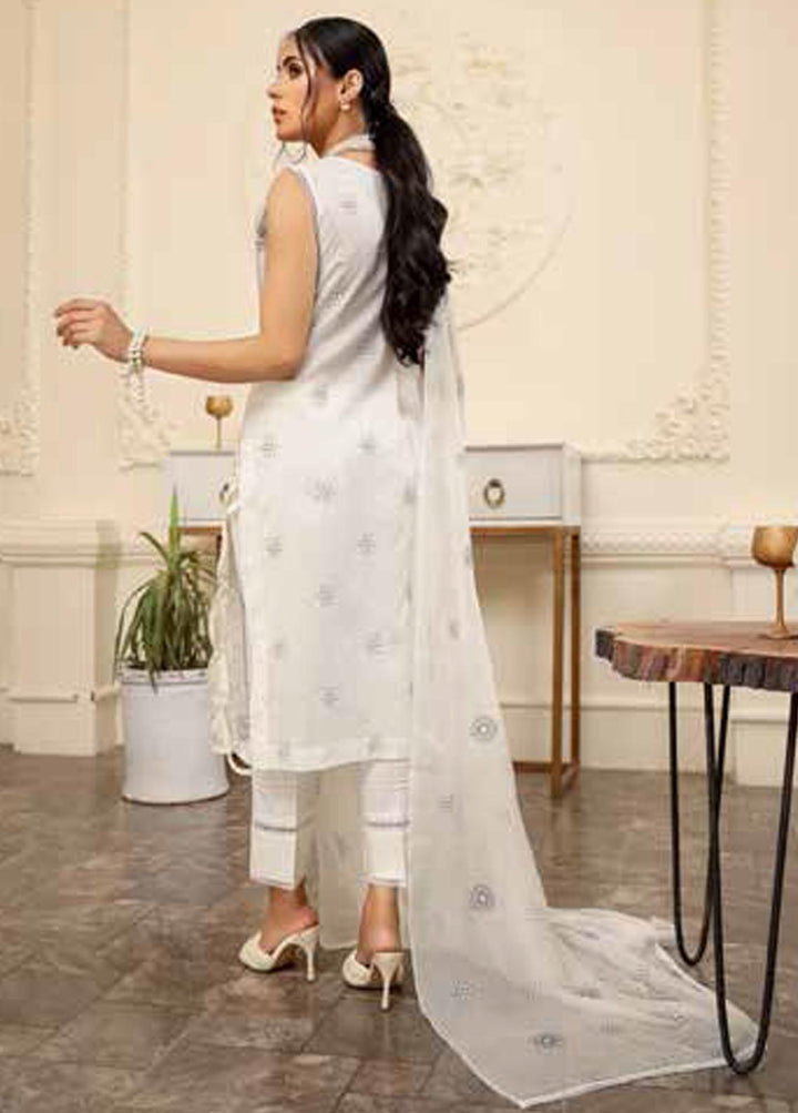 Breeze By Mahnur Embroidered Lawn Suits Unstitched 3 Piece MN22LB ML-10 - Luxury Collection