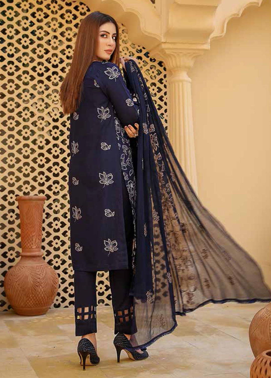Mahnur Embroidered Karandi Suits Unstitched 3 Piece MN22W ML 01 - Winter Collection