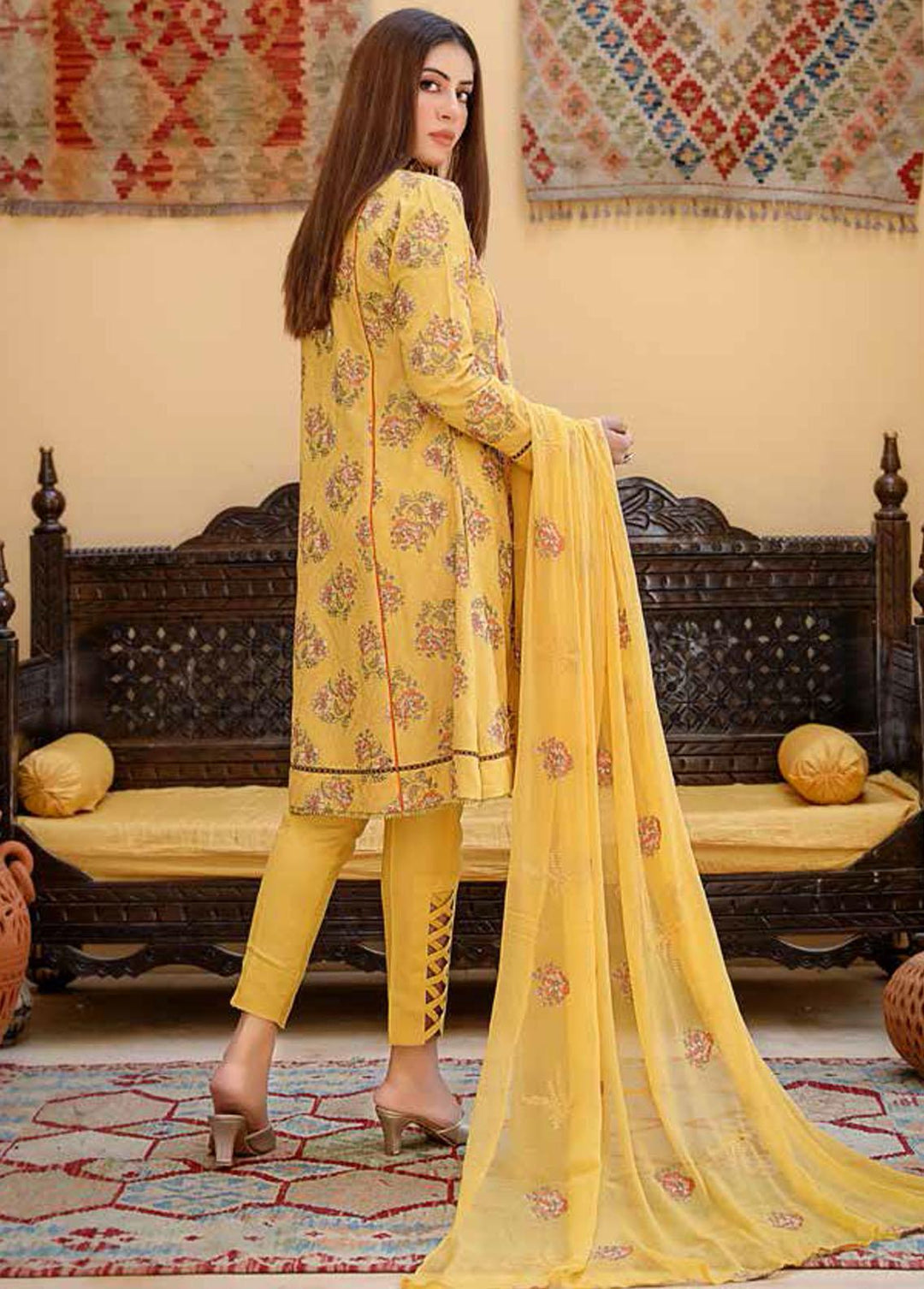Mahnur Embroidered Karandi Suits Unstitched 3 Piece MN22W ML 02 - Winter Collection