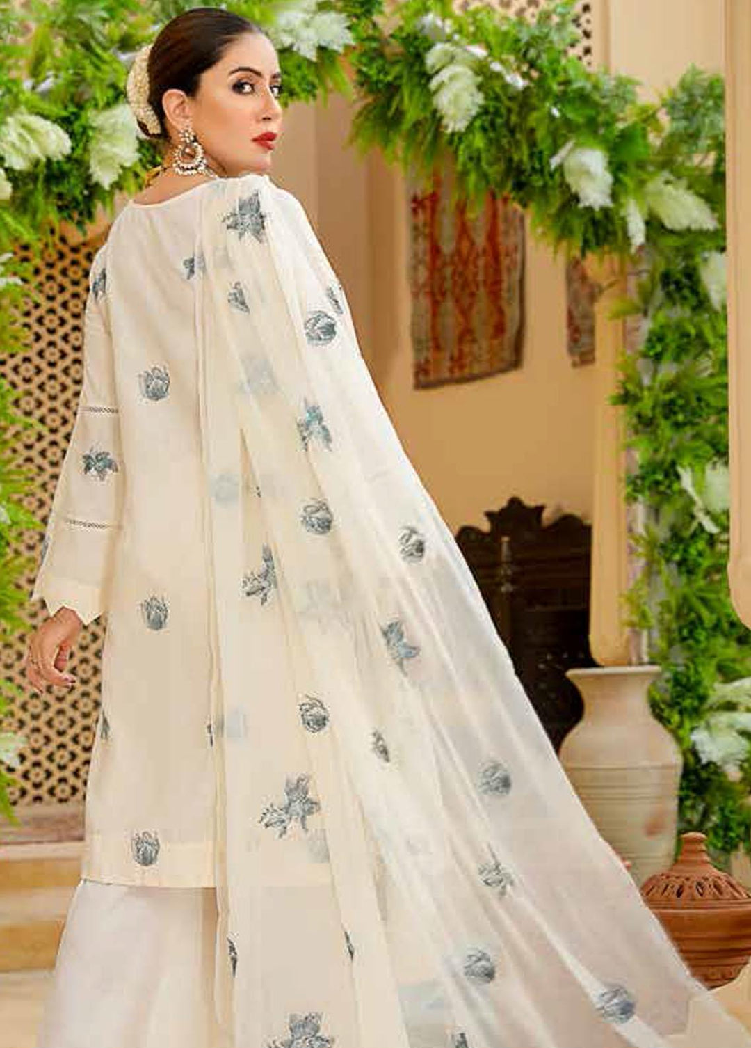 Mahnur Embroidered Karandi Suits Unstitched 3 Piece MN22W ML 08 - Winter Collection