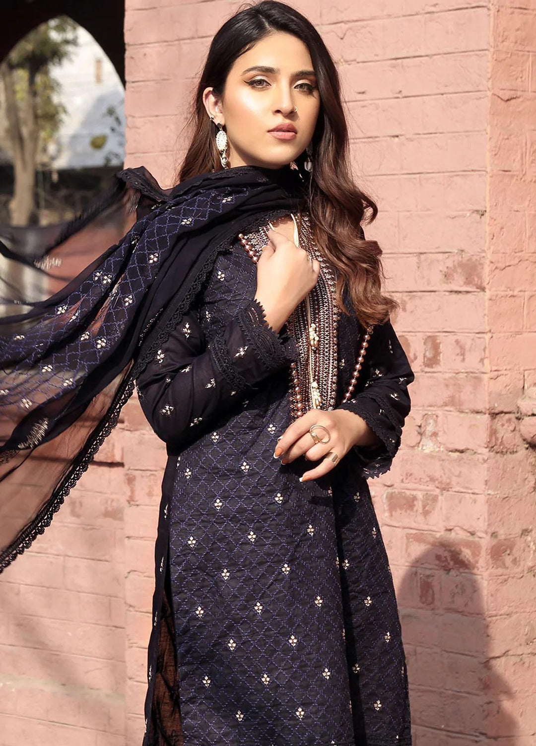 Mahnur Embroidered Lawn Suits Unstitched 3 Piece MN23L-V2 D-07 - Summer Collection